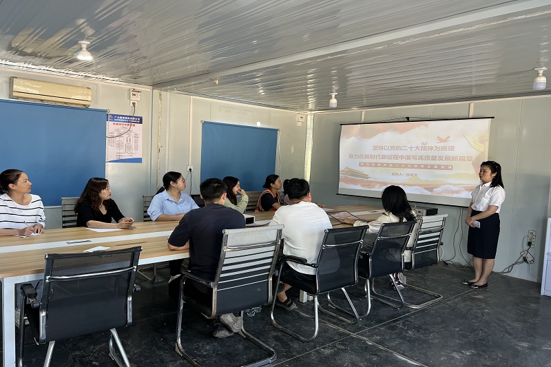 路桥集团青年宣讲团走进项目工地